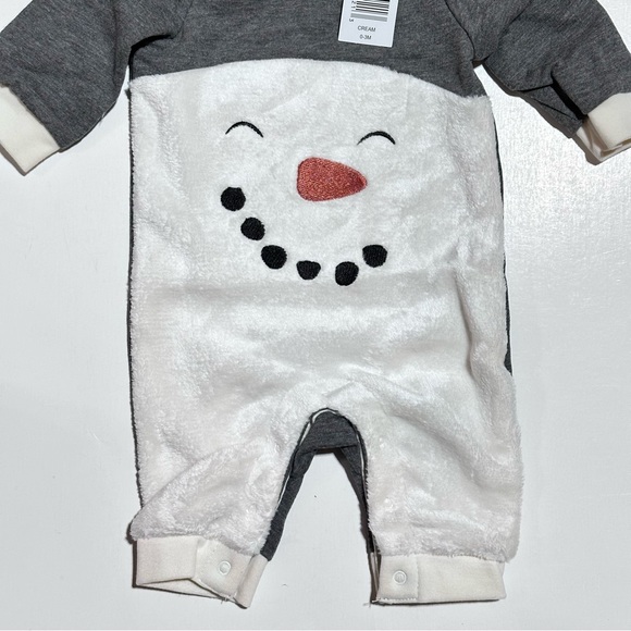 Holiday Time Baby and Toddler Romper with Matching Hat Snowman NEW - Pls Bundle! - Picture 3 of 4